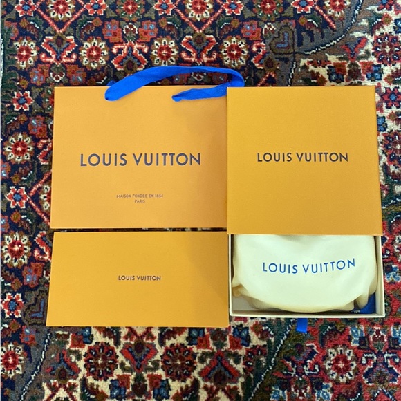 100/40 Louis Vuitton brown belt gold buckle. - Picture 2 of 5